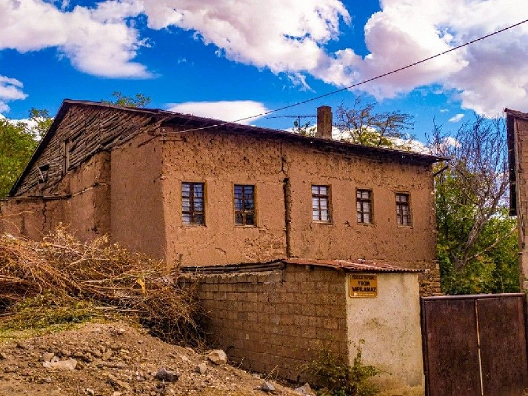 Hüseynik Mahallesi'ndeki tarihi konaklar, sonbaharla birlikte ayrı bir güzelliğe büründü