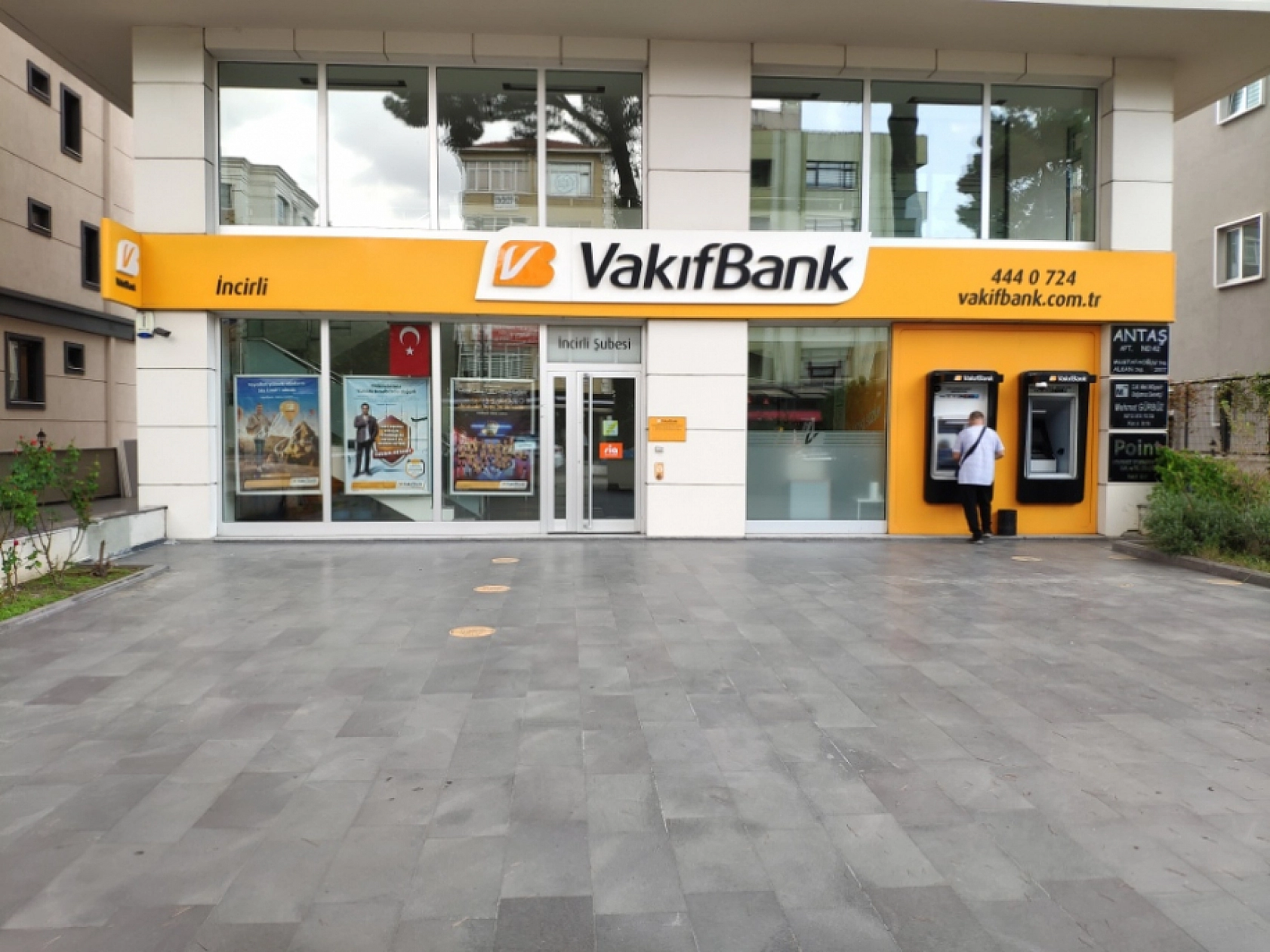 Elazığ'da Vakıfbank'tan İPhone 15 ve Apple Watch Kampanyası