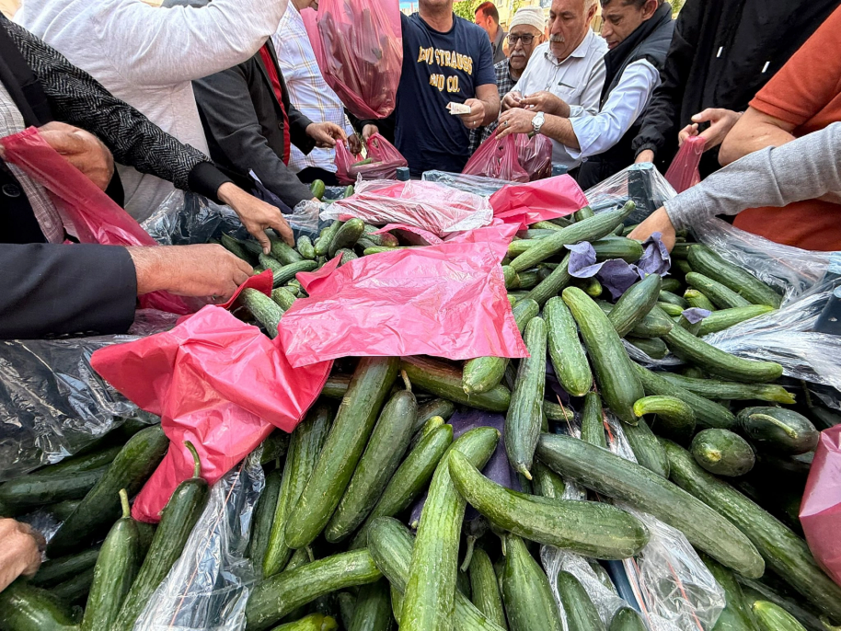 Elazığ'da 4 kilosunu 25 liradan sattı önünde kuyruklar oluştu