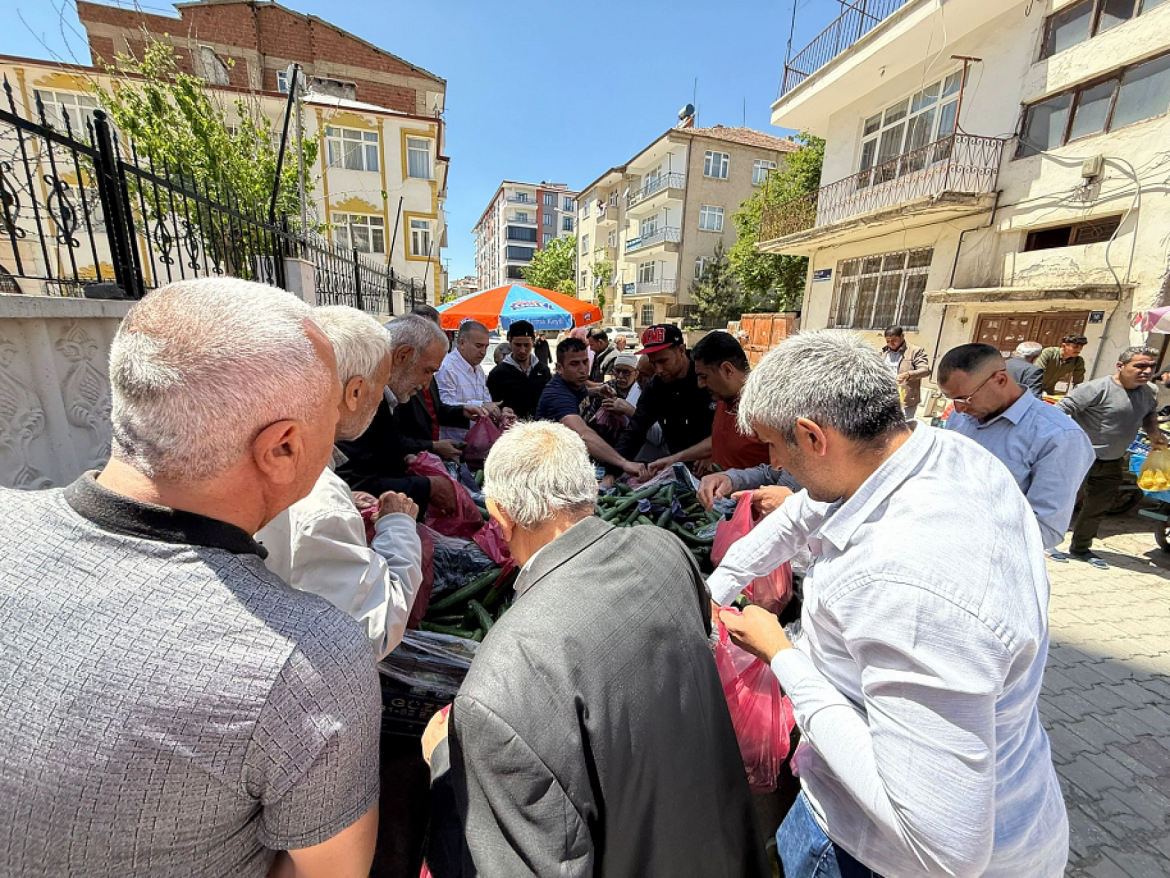 Elazığ'da 4 kilosunu 25 liradan sattı önünde kuyruklar oluştu