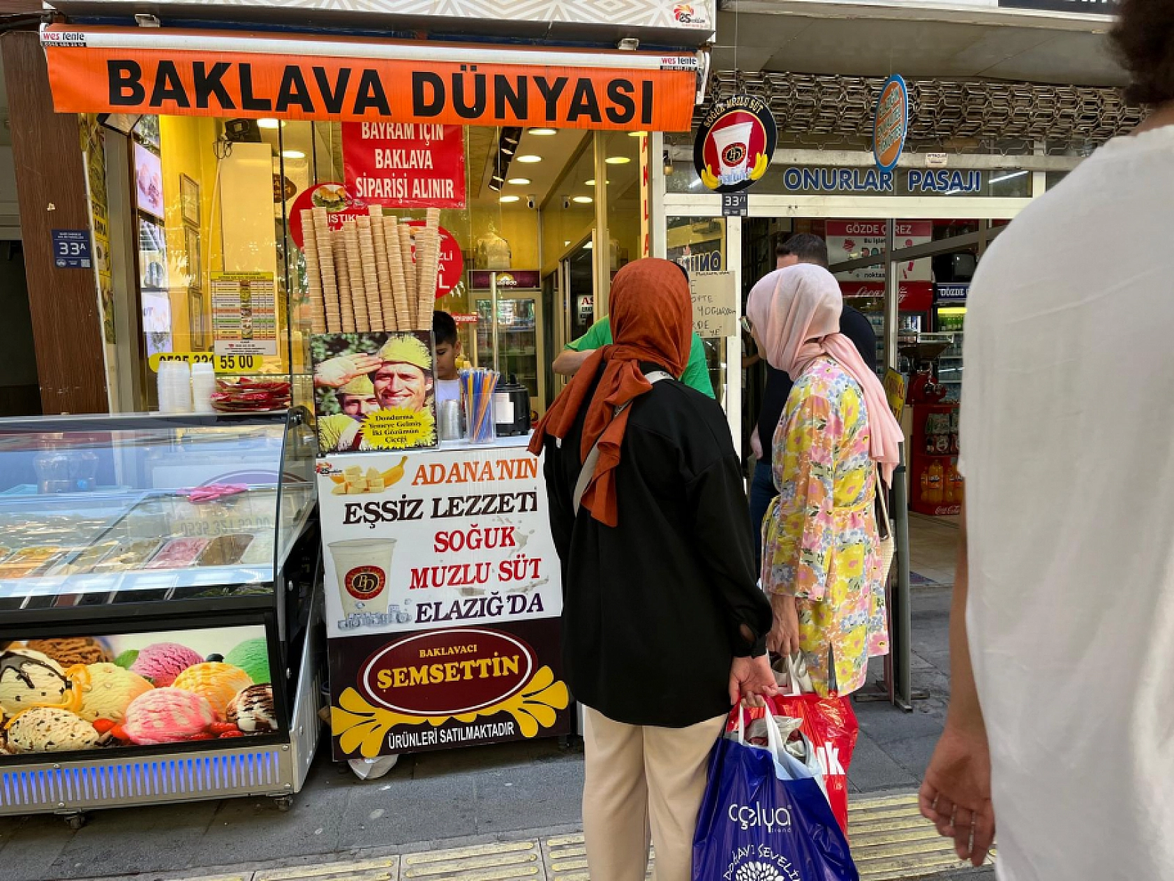 Elazığ'ın Yeni Lezzetinin Önünde Kuyruklar Oluşuyor, Elazığlılar Bu Tadı Beğendi