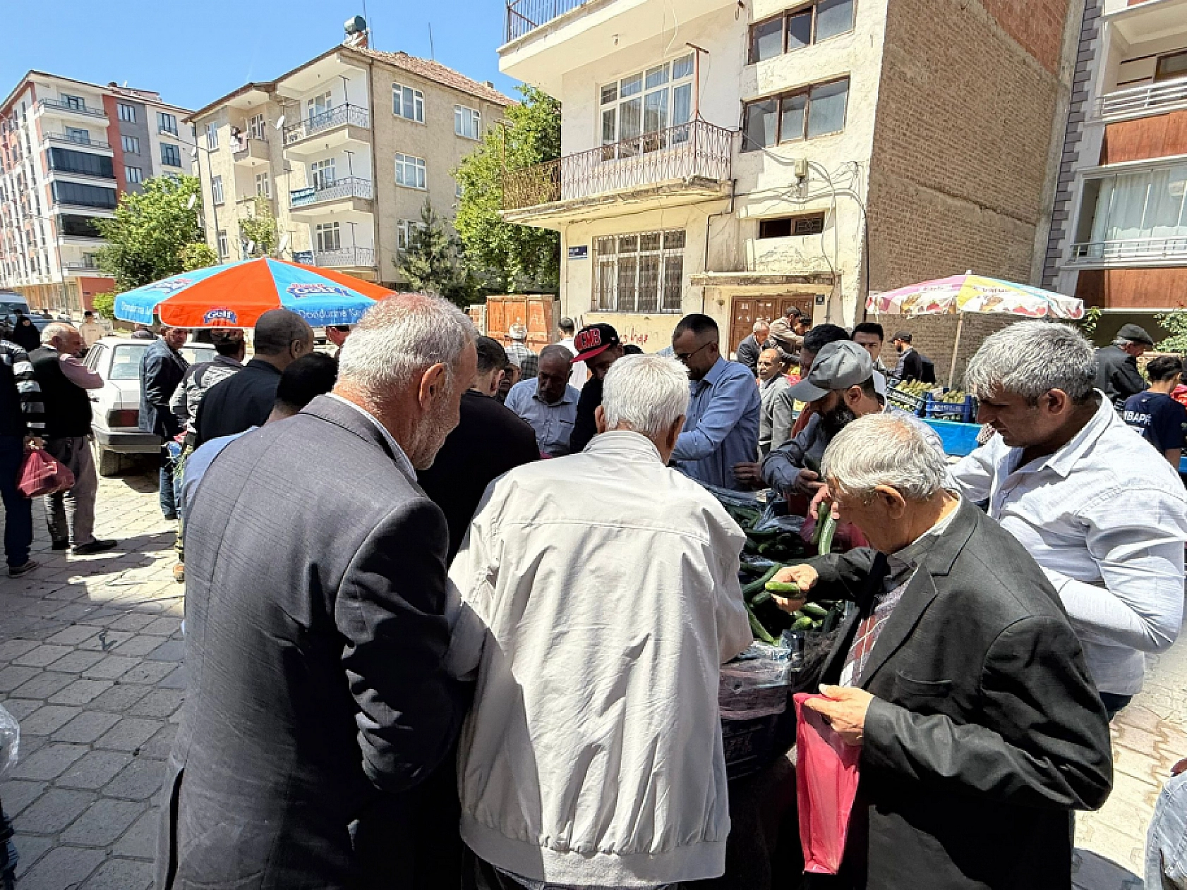 Elazığ'da 4 kilosunu 25 liradan sattı önünde kuyruklar oluştu