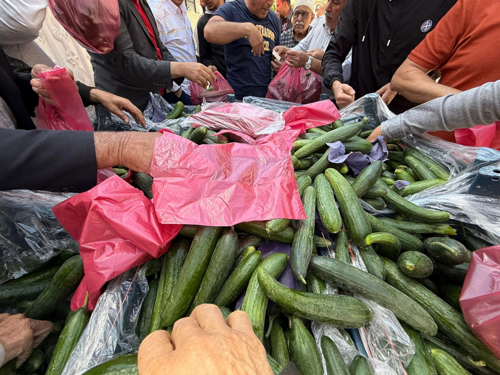 Elazığ'da 4 kilosunu 25 liradan sattı önünde kuyruklar oluştu