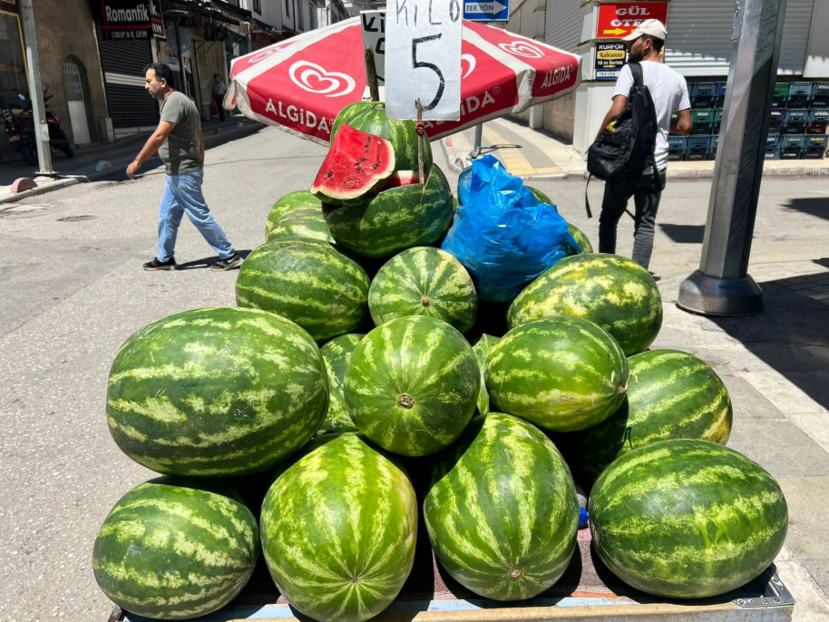 Elazığ'da Kilosu 2 Liraya Kadar Düştü: Tarlada Çürümeye Terk Ettiler!