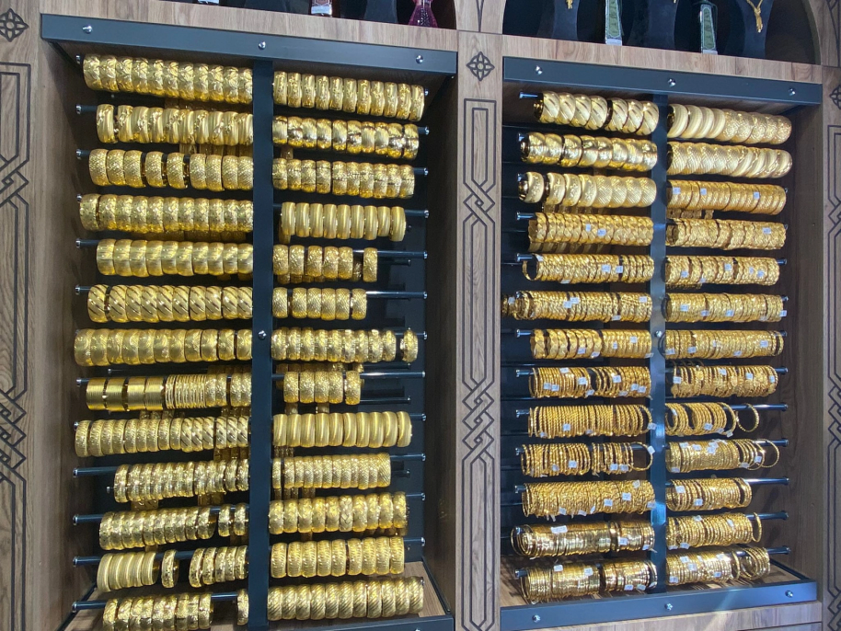 Elazığlılar Alamıyor, Sadece Bakıyor