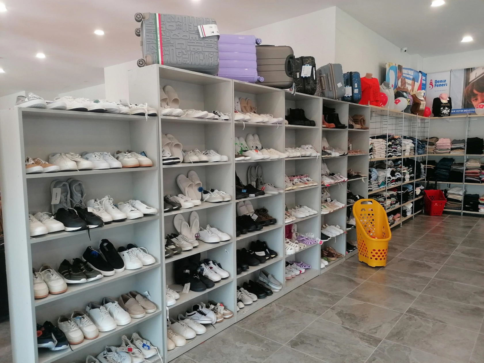 Elazığ'da İhtiyaç Sahibi Aileler İçin Giyim Mağazası Açıldı