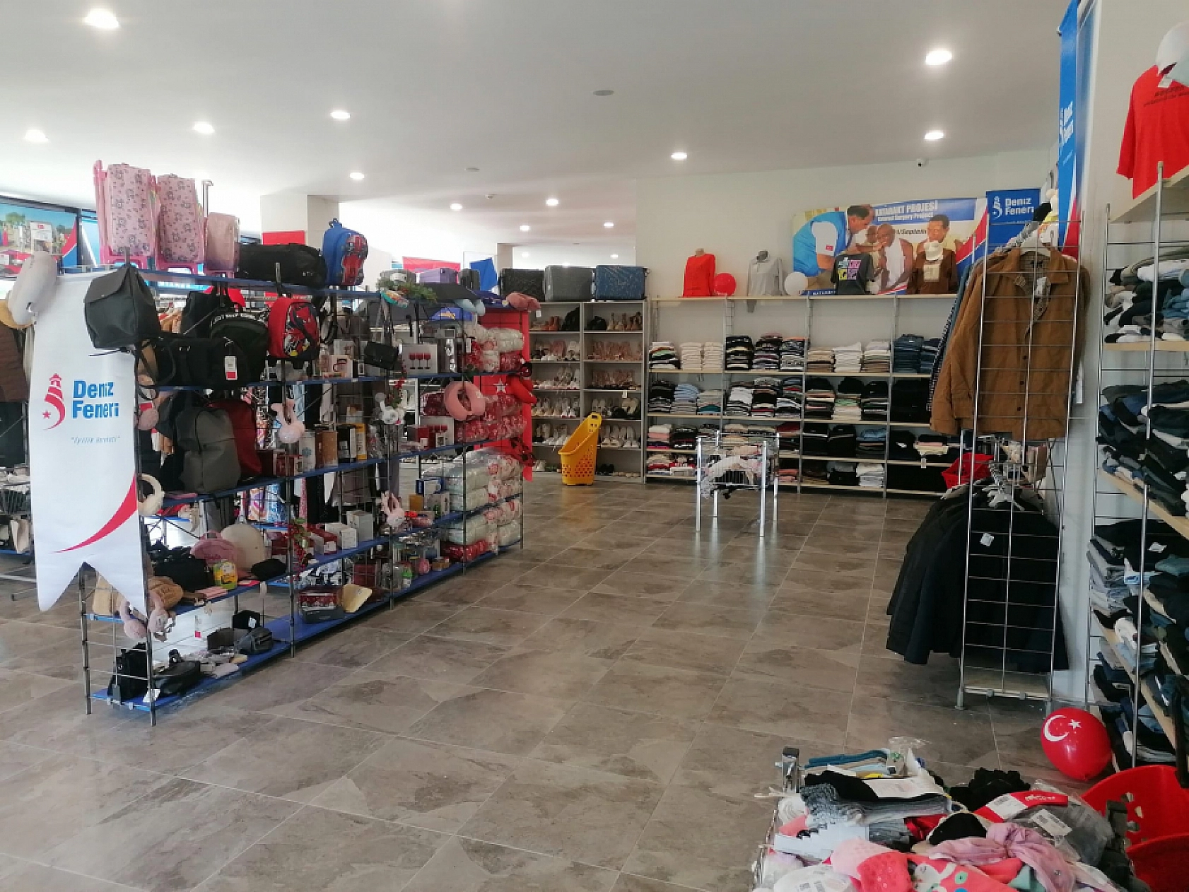 Elazığ'da İhtiyaç Sahibi Aileler İçin Giyim Mağazası Açıldı