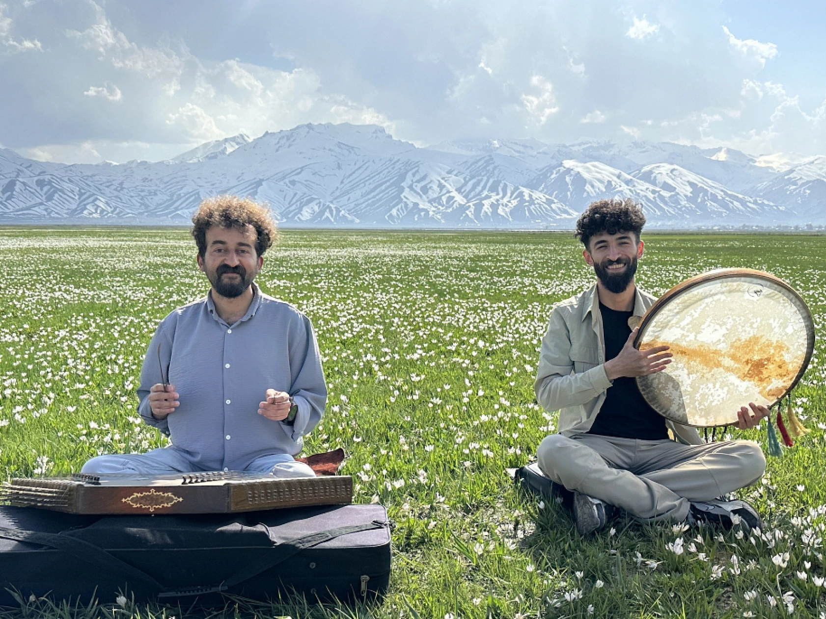 İsviçre'yi Andıran Manzarada Santur Keyfi