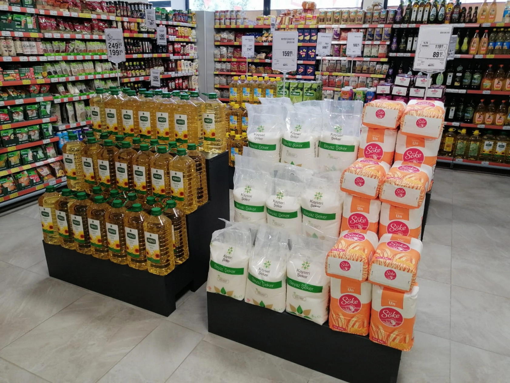 Elazığ'ın Marketi Yine Yaptı Yapacağını: Bu indirimleri duyan oraya koşuyor