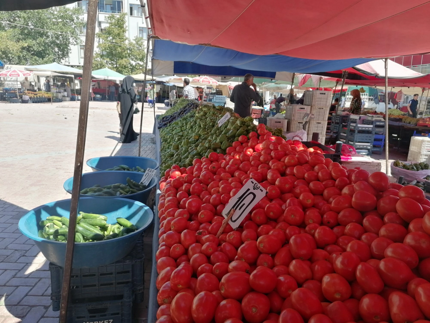 Elazığ'da Fiyatlar Düştü: Semt Pazarları Doldu Taştı!