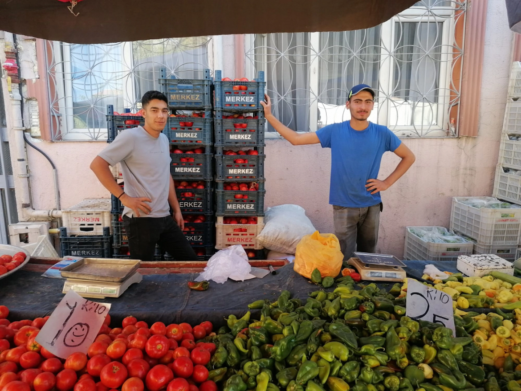 Elazığ'da Fiyatlar Düştü: Semt Pazarları Doldu Taştı!