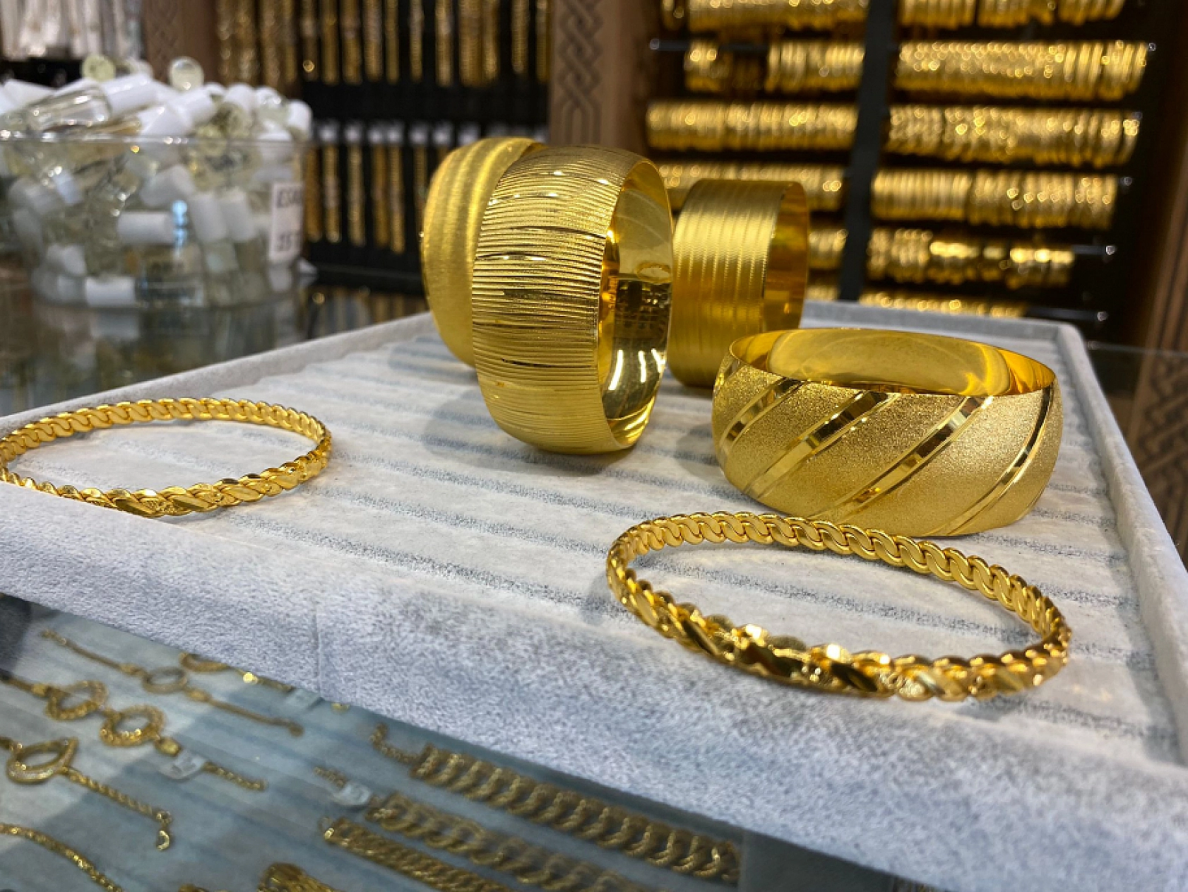 Elazığlılar Alamıyor, Sadece Bakıyor