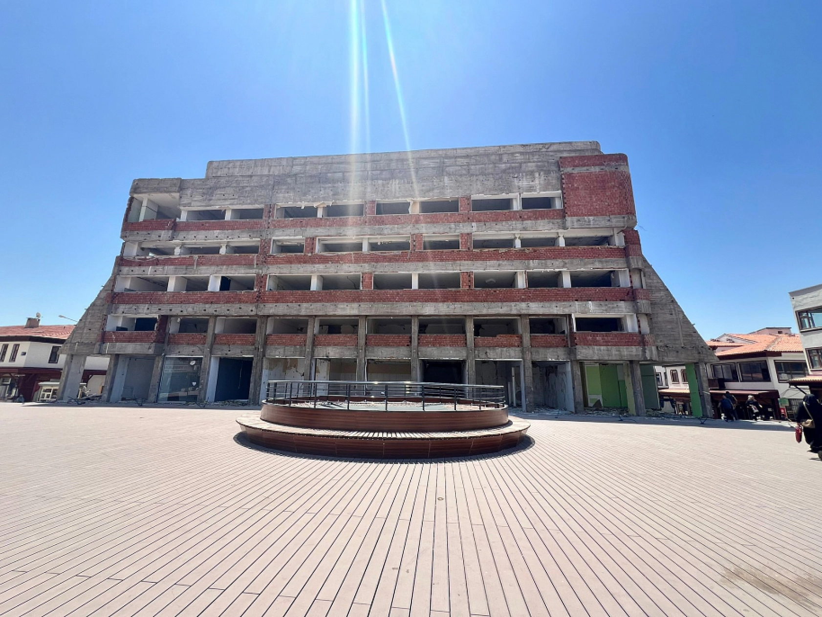 Elazığ'da O İş Merkezinin Yıkımına Başlandı