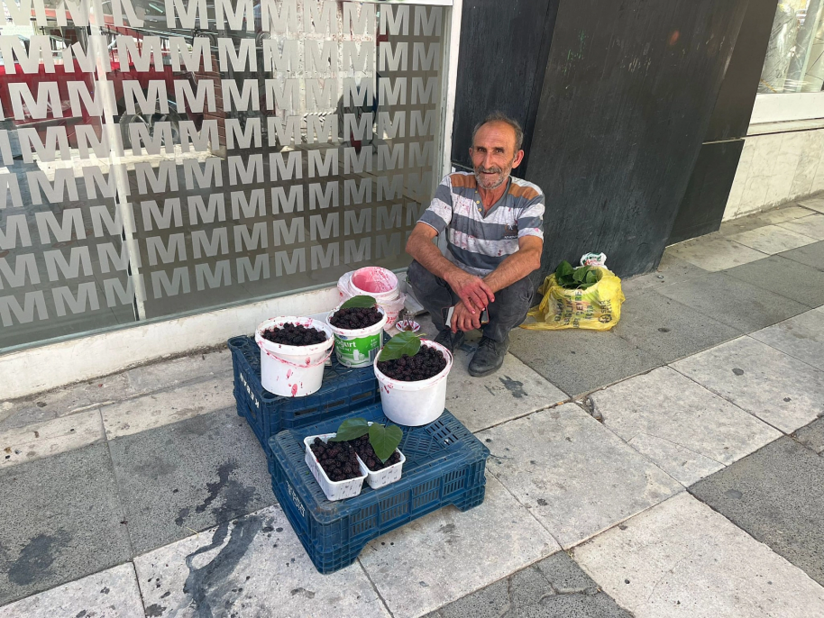 Elazığ'da Poşetini Alan Koşuyor, Kapış Kapış Satılıyor, Akşama Kalmıyor!