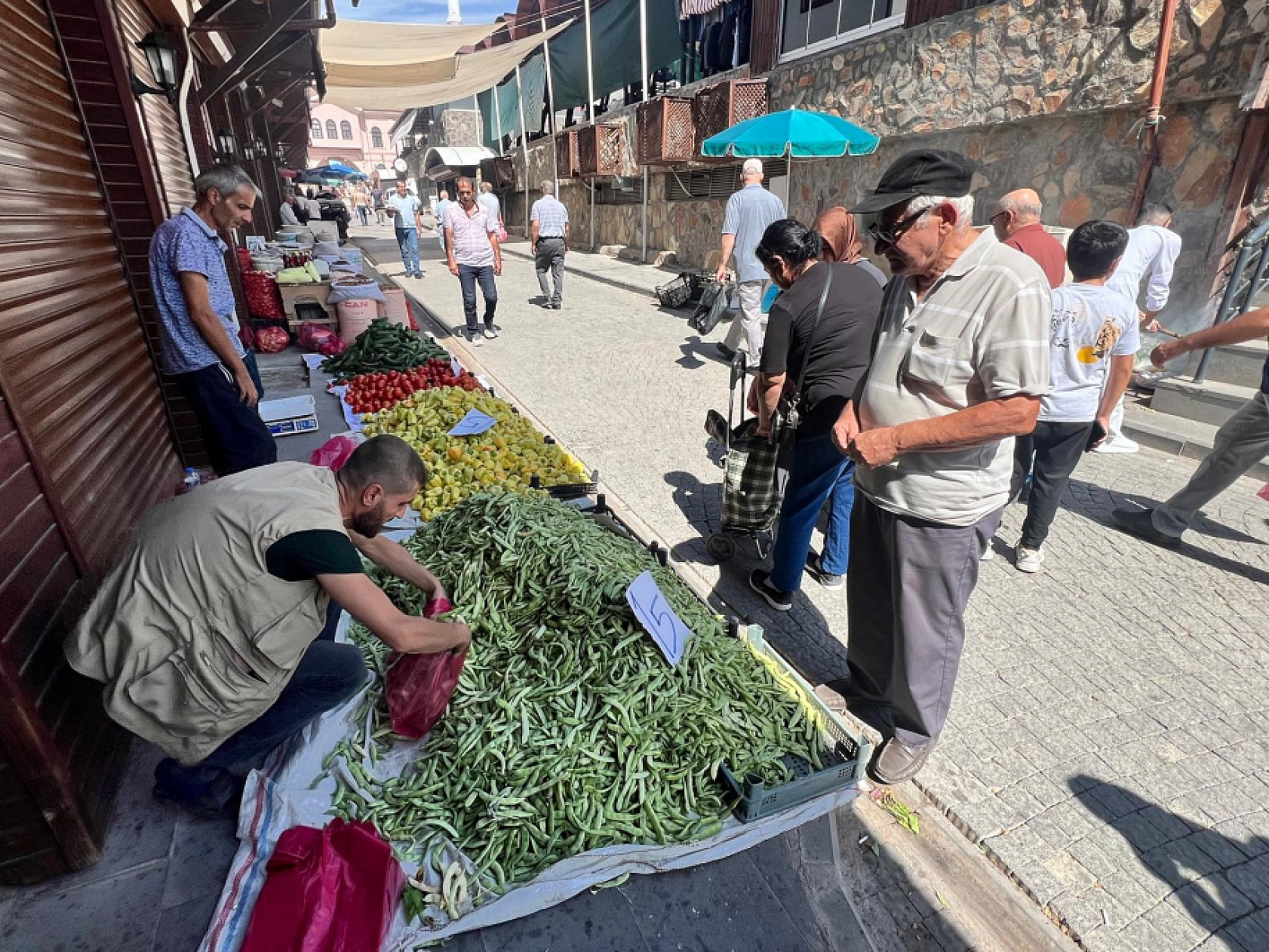 Elazığ'da kilosu 50 liradan 15 liraya düştü vatandaşlar kilolarca aldı