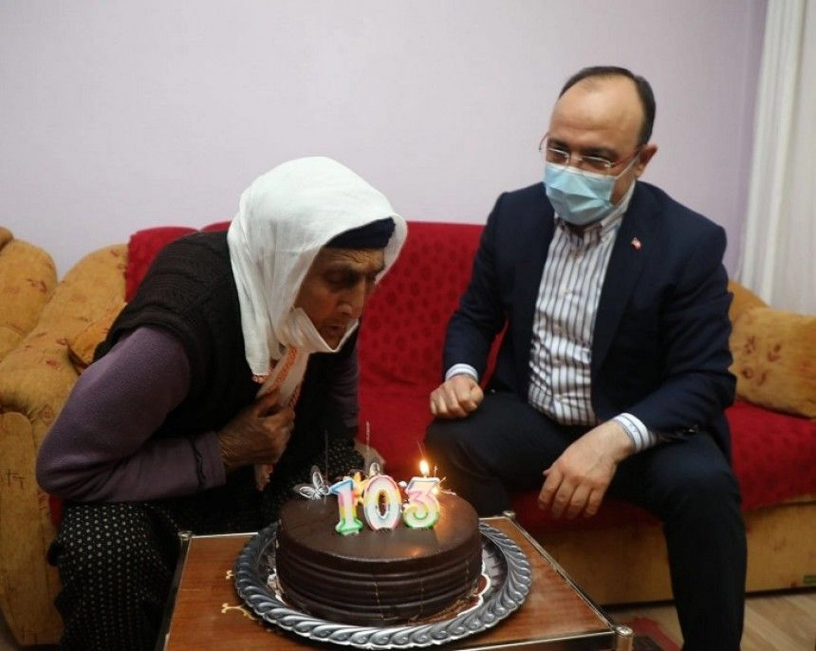 Şahide nine 103 yaşına girdi, ilk defa doğum günü kutladı, ilk defa vali gördü