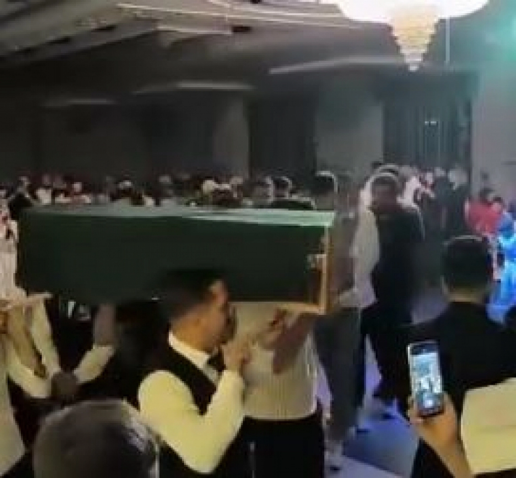 Elazığ'da düğünde damada arkadaşlarından şok hareket: Benzeri dünyada yok