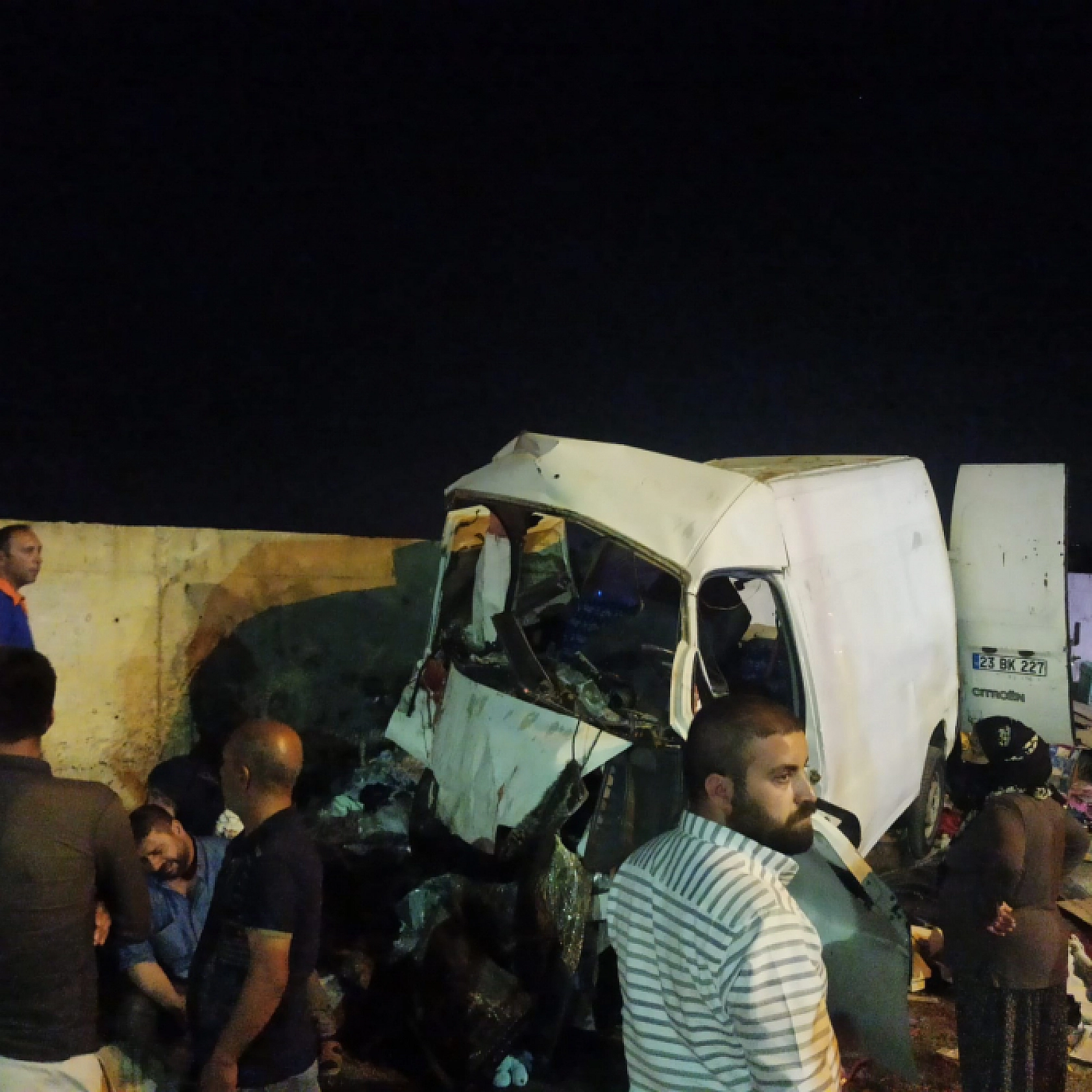 Elazığ'daki Korkunç Kazada Olay Yerinden İlk Görüntüler