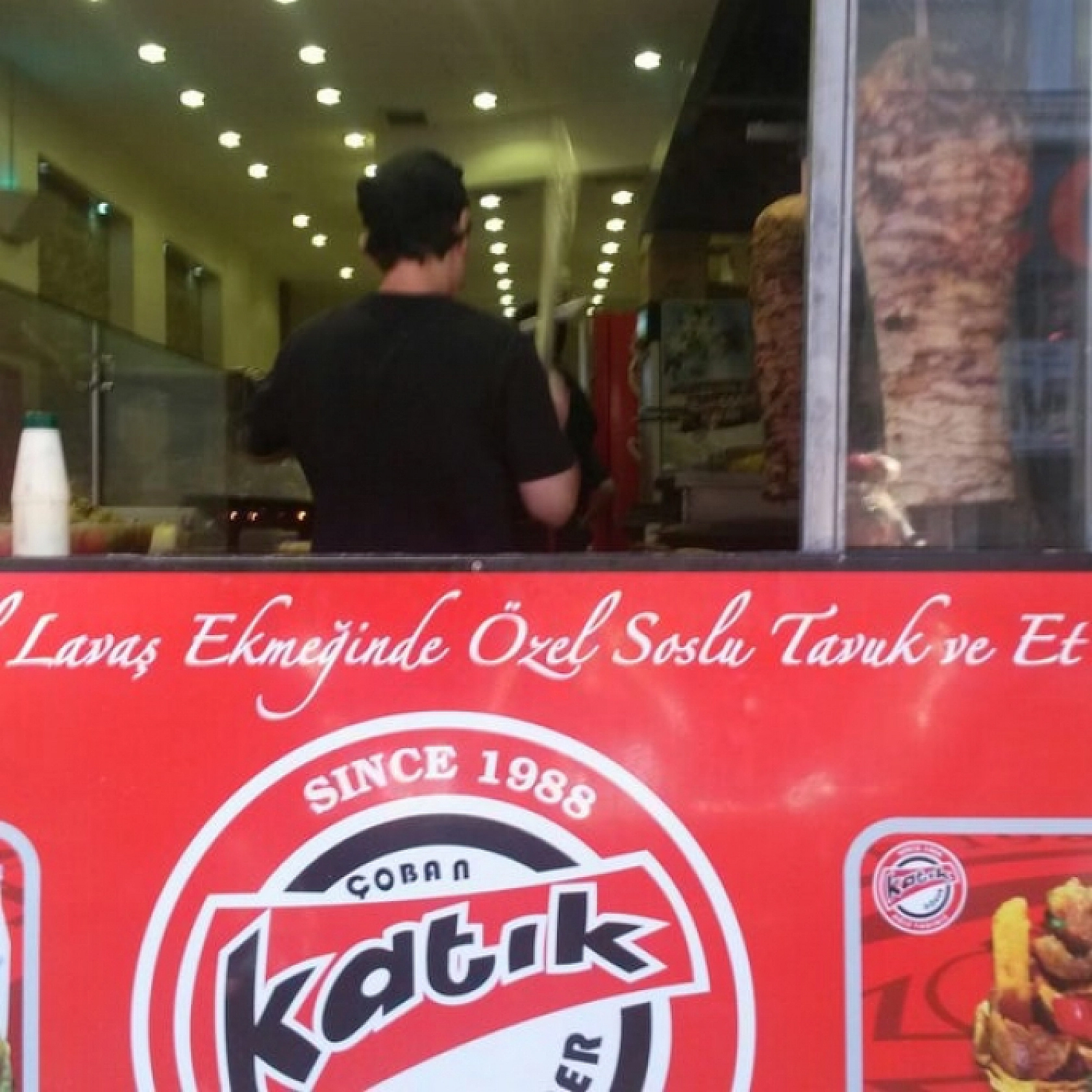 Elazığ'da karnı acıkanlar dikkat: o lokanta ücretsiz yemek dağıtıyor