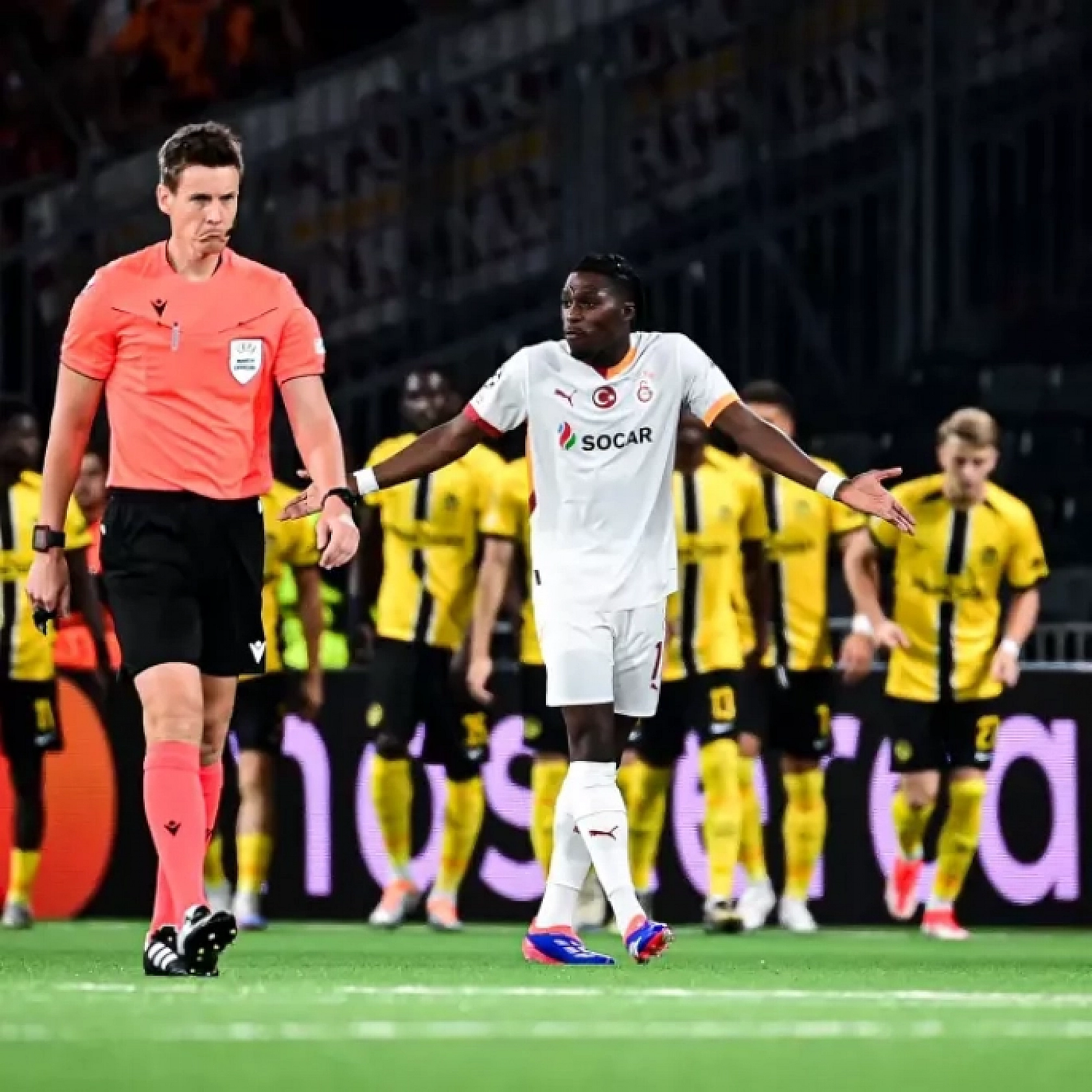 Galatasaray'da mağlubiyetin biletini ona kestiler!