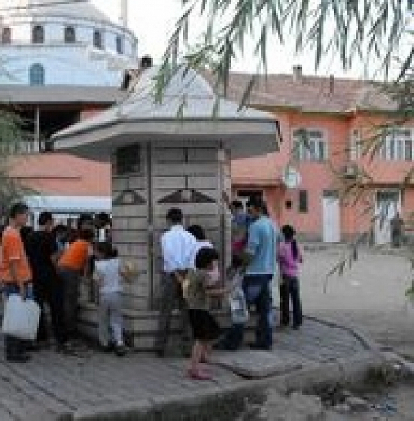 Elazığ'da Bedava Hizmet Uzun Kuyruklar Oluşturdu