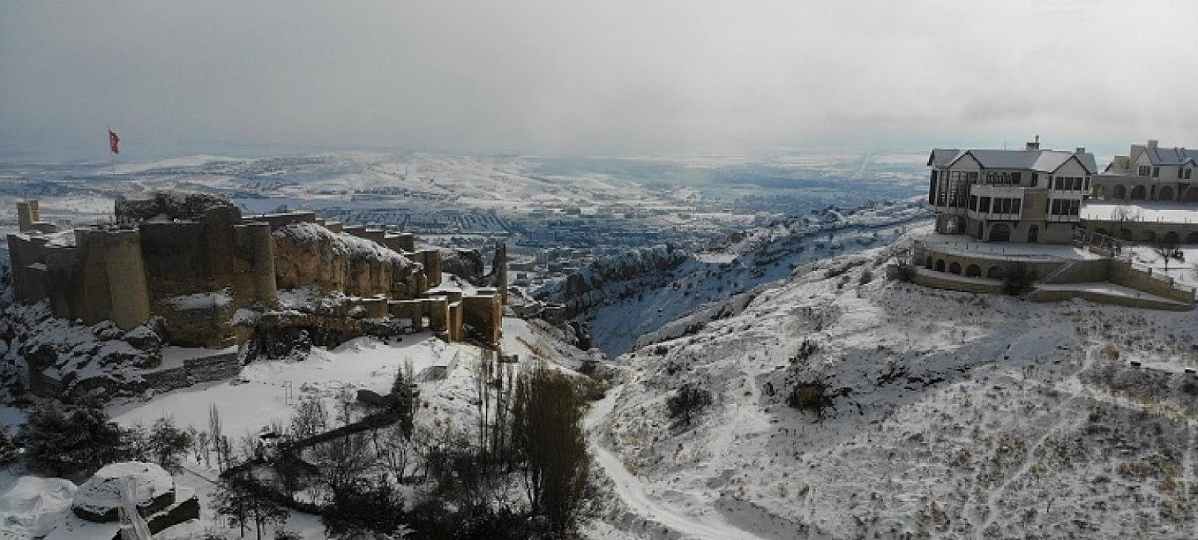 Bin 200 rakımlı Harput'ta kar güzelliği