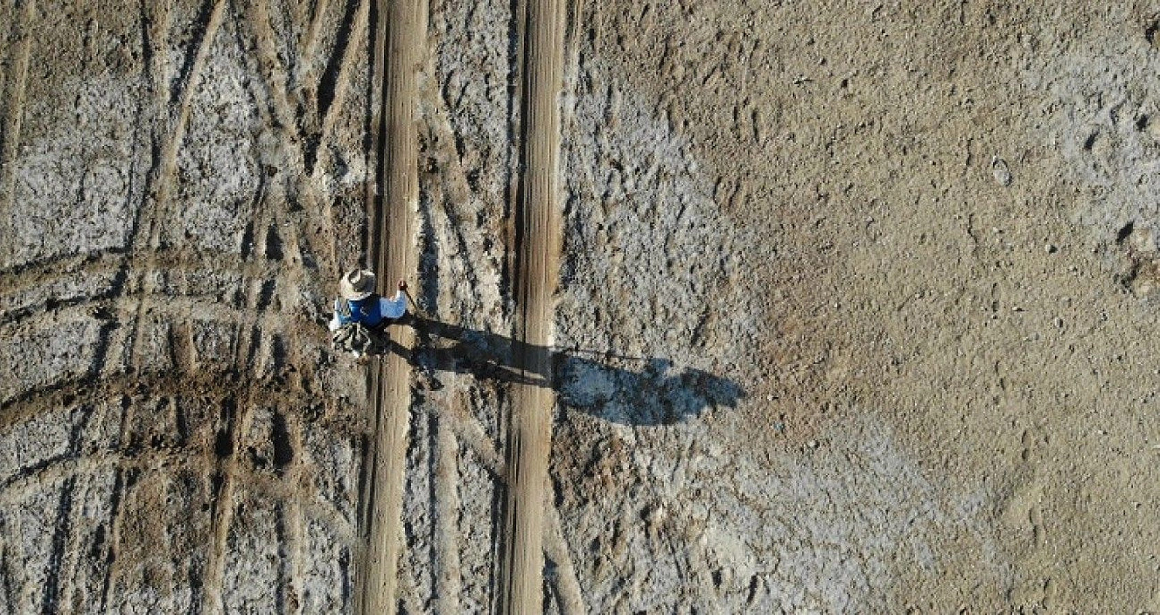 Adada çiçekler açtı