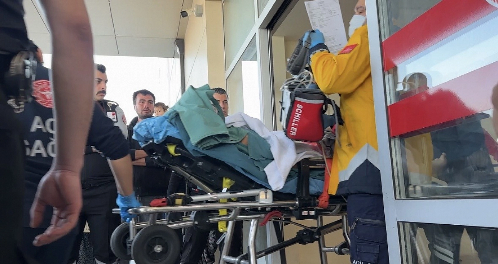 Silahlı kavga: 1'i ağır 3 yaralı