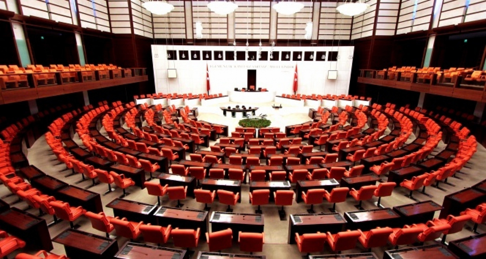 AK Parti'nin 12 maddelik çerçeve yasası bugün Meclis'e sunuluyor
