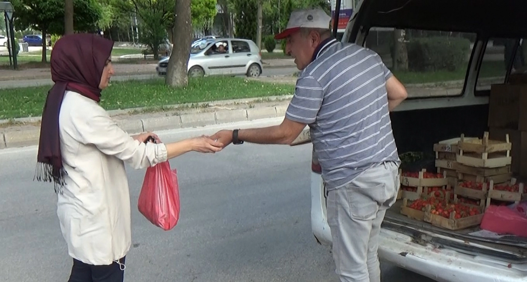 Elazığ'da Çilek, Çilek Olalı Böyle Coşku ve Talep Görmedi!