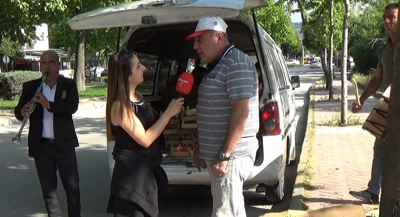 Elazığ'da Çilek, Çilek Olalı Böyle Coşku ve Talep Görmedi!
