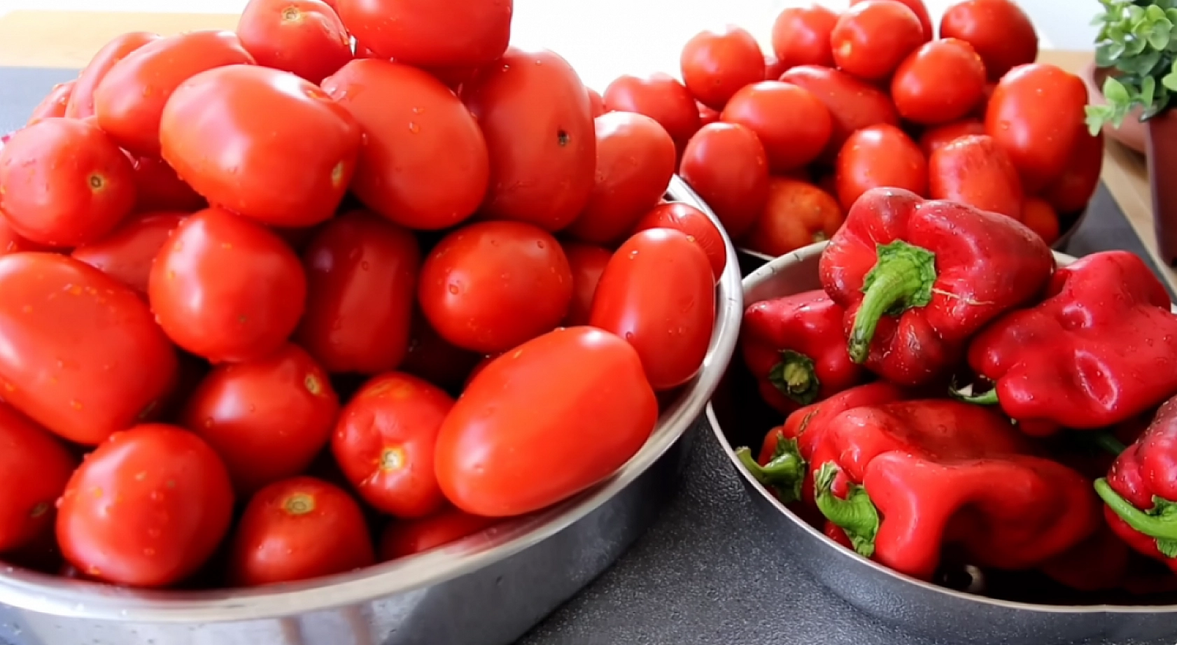 Elazığlı ev hanımlarının gizli tarifi ortaya çıktı! Kış boyu sofraları şenlendiren domates sosunu hiç böyle denemediniz…