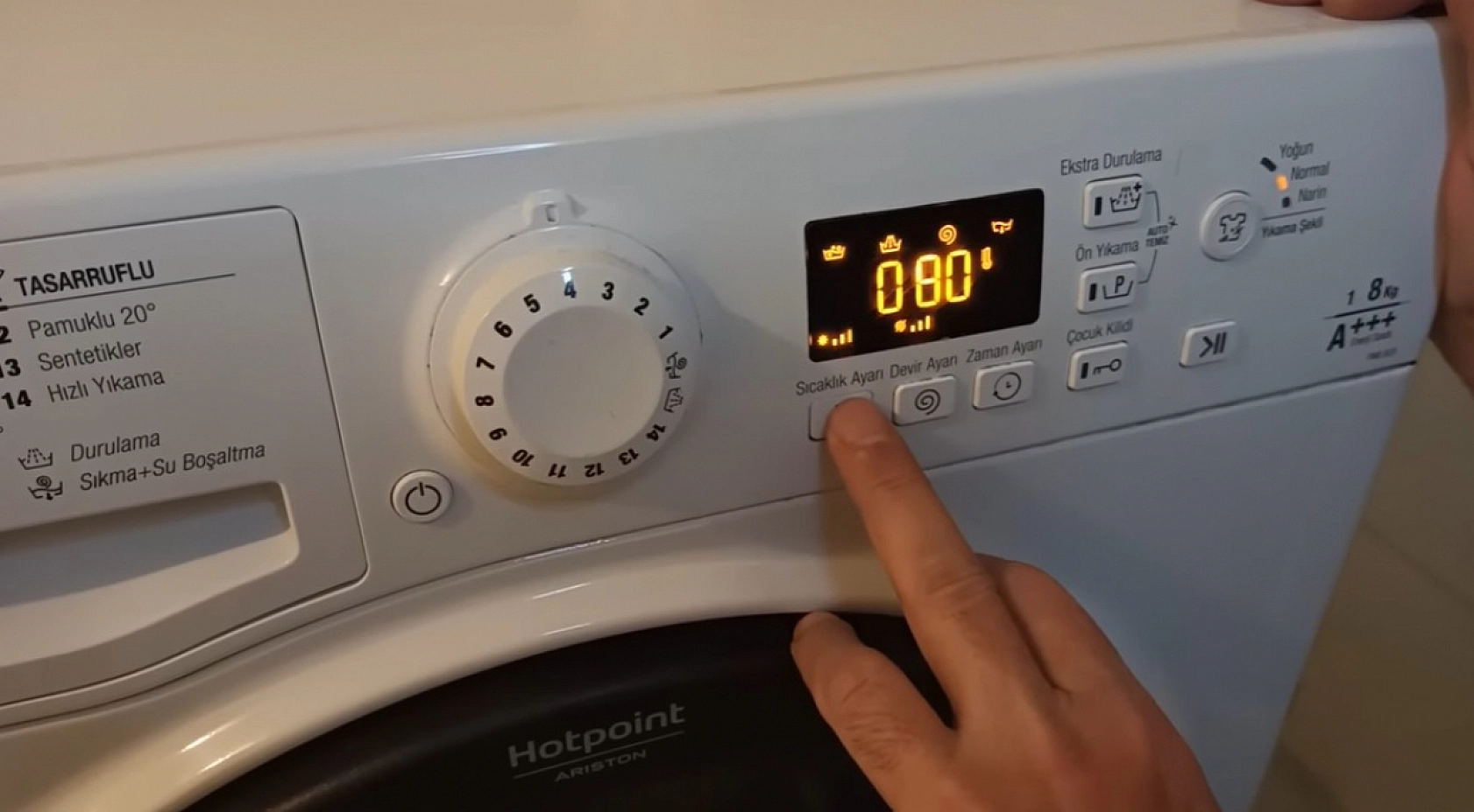 Makineye 2 3 tane atmanız yeterli: Bütün kılı kiri topluyor