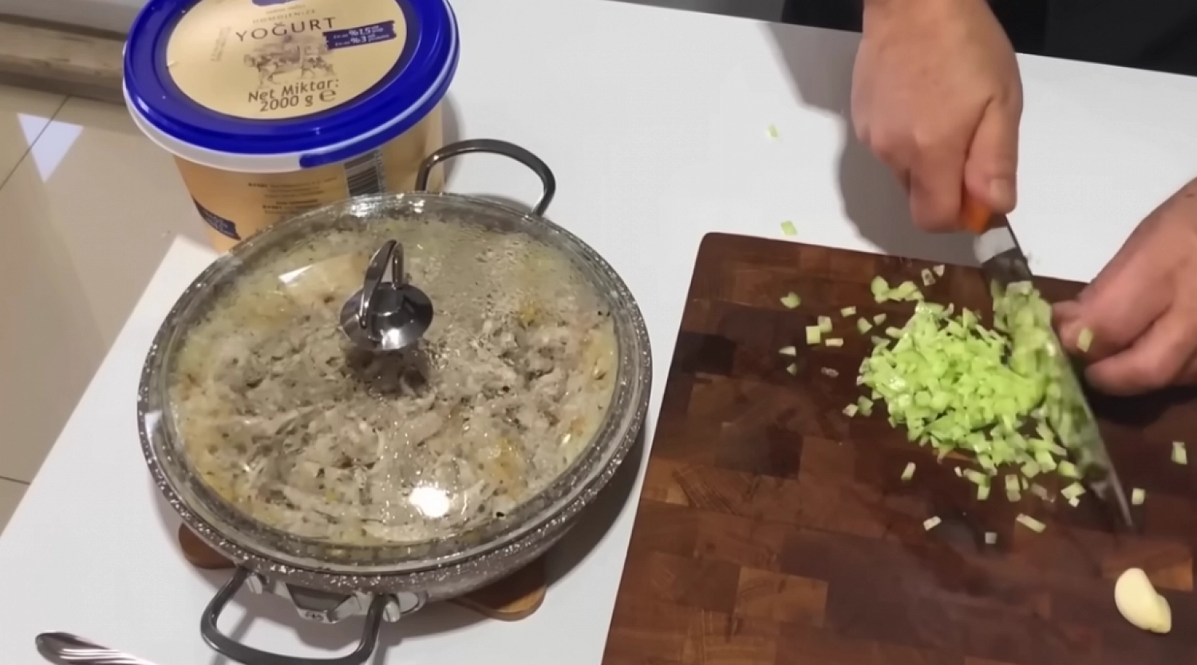 Pilavı hiç böyle denediniz mi? Şefler bile şaşırdı: bu tavuklu nohutlu pilavı yapan herkes bağımlısı oluyor