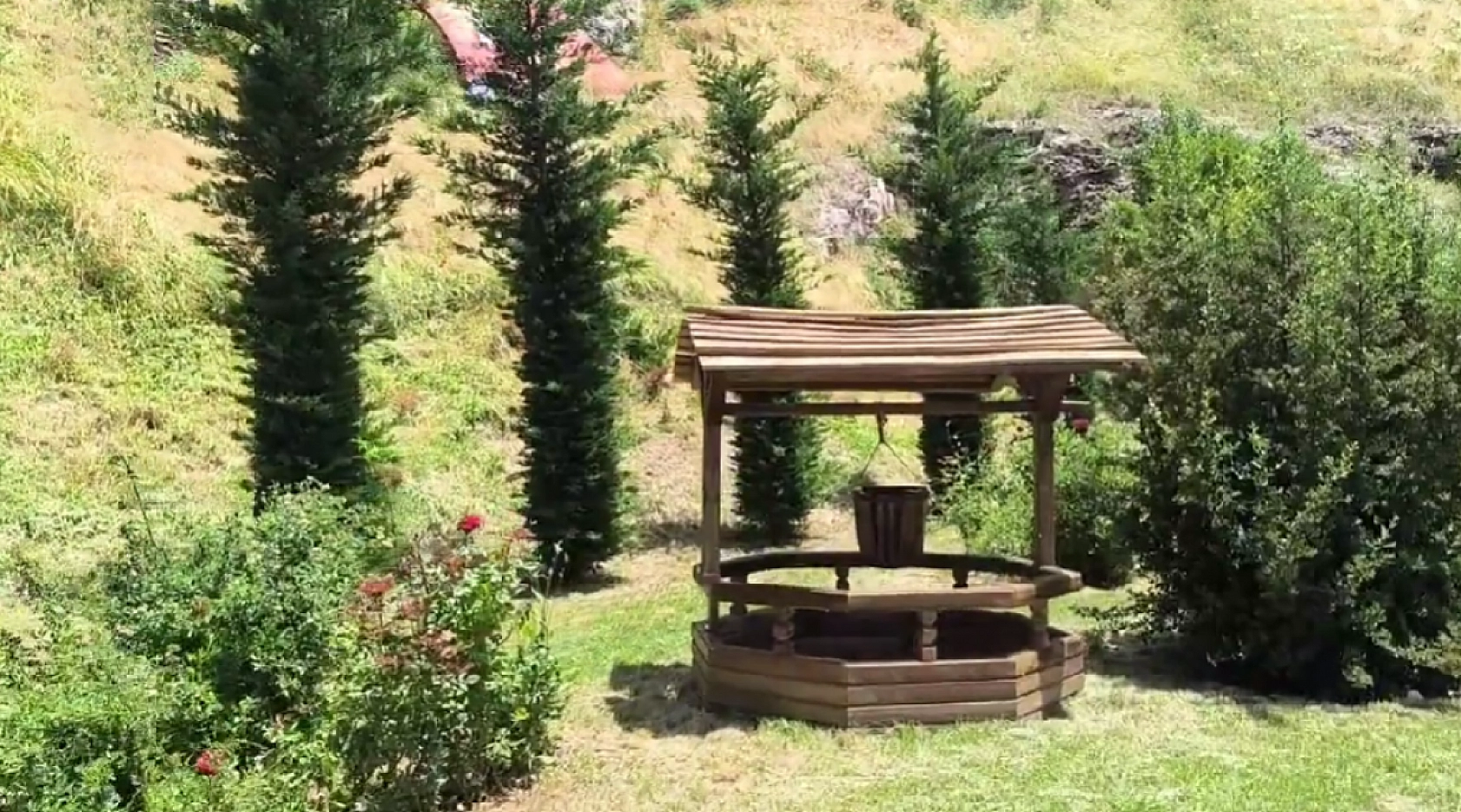 Elazığ'da 40 derecelik sıcaktan kaçanlar buraya sığınıyor! Adım atacak yer kalmıyor. Akın akın gidiyorlar