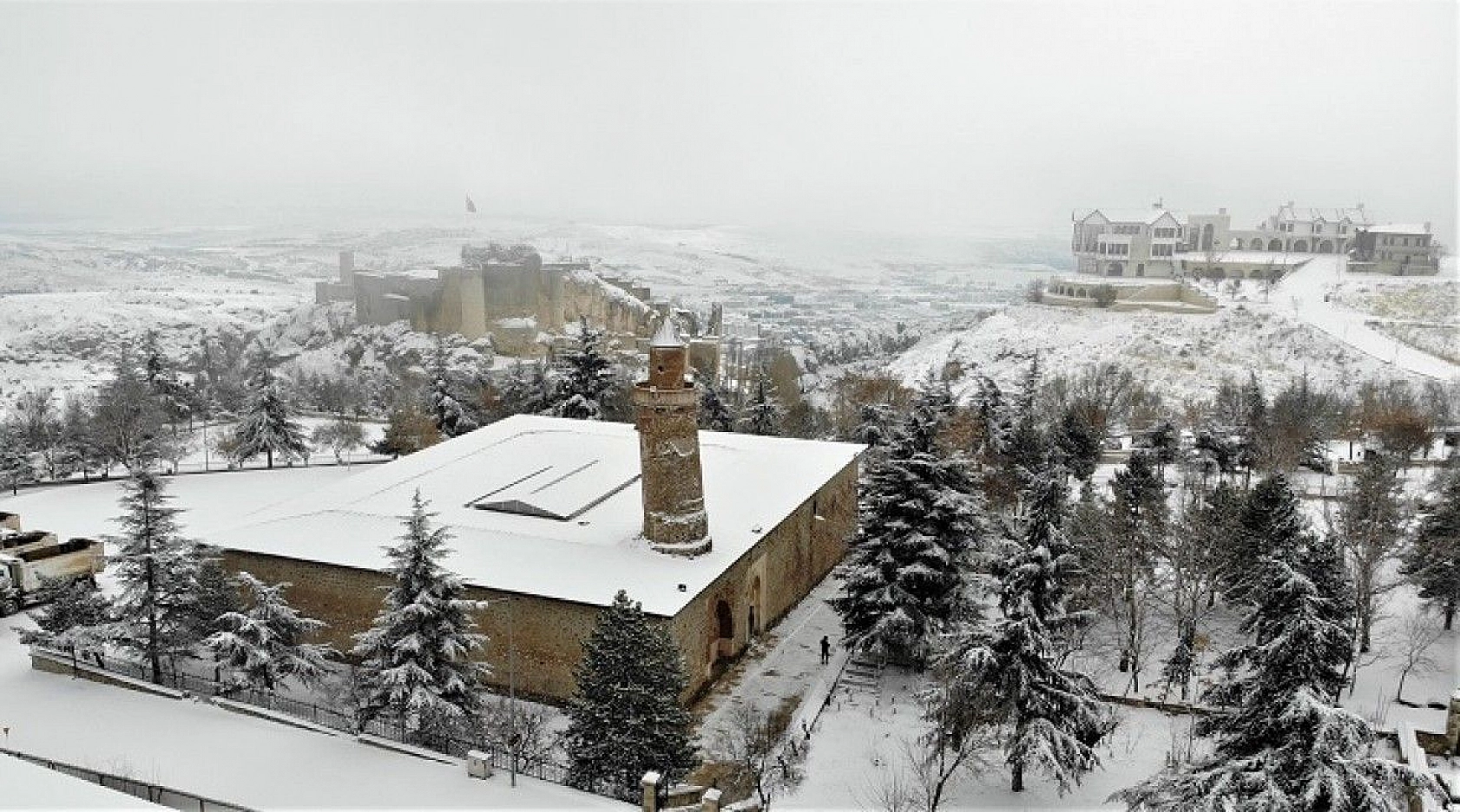 Bin 200 rakımlı Harput'ta kar güzelliği
