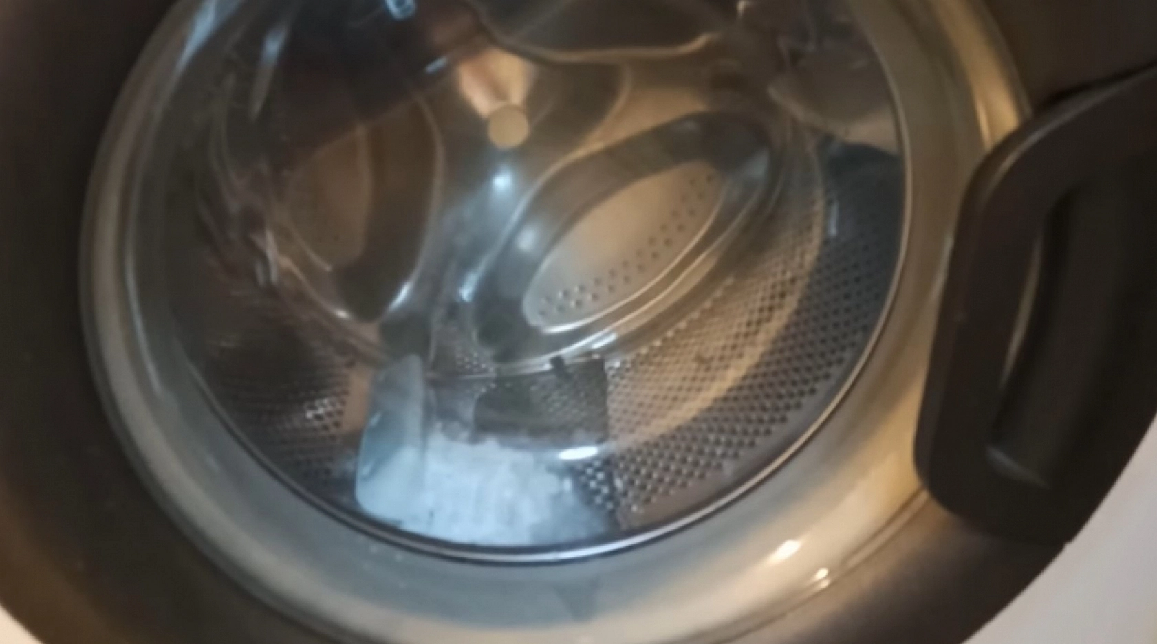 Makineye 2 3 tane atmanız yeterli: Bütün kılı kiri topluyor