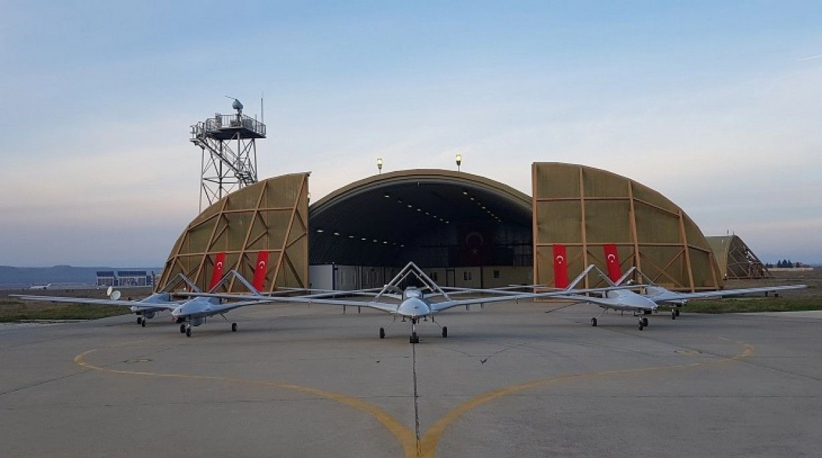 Elazığ depreminde önemli görev üstlenen İHA'ların Göklerde 300 bin saati