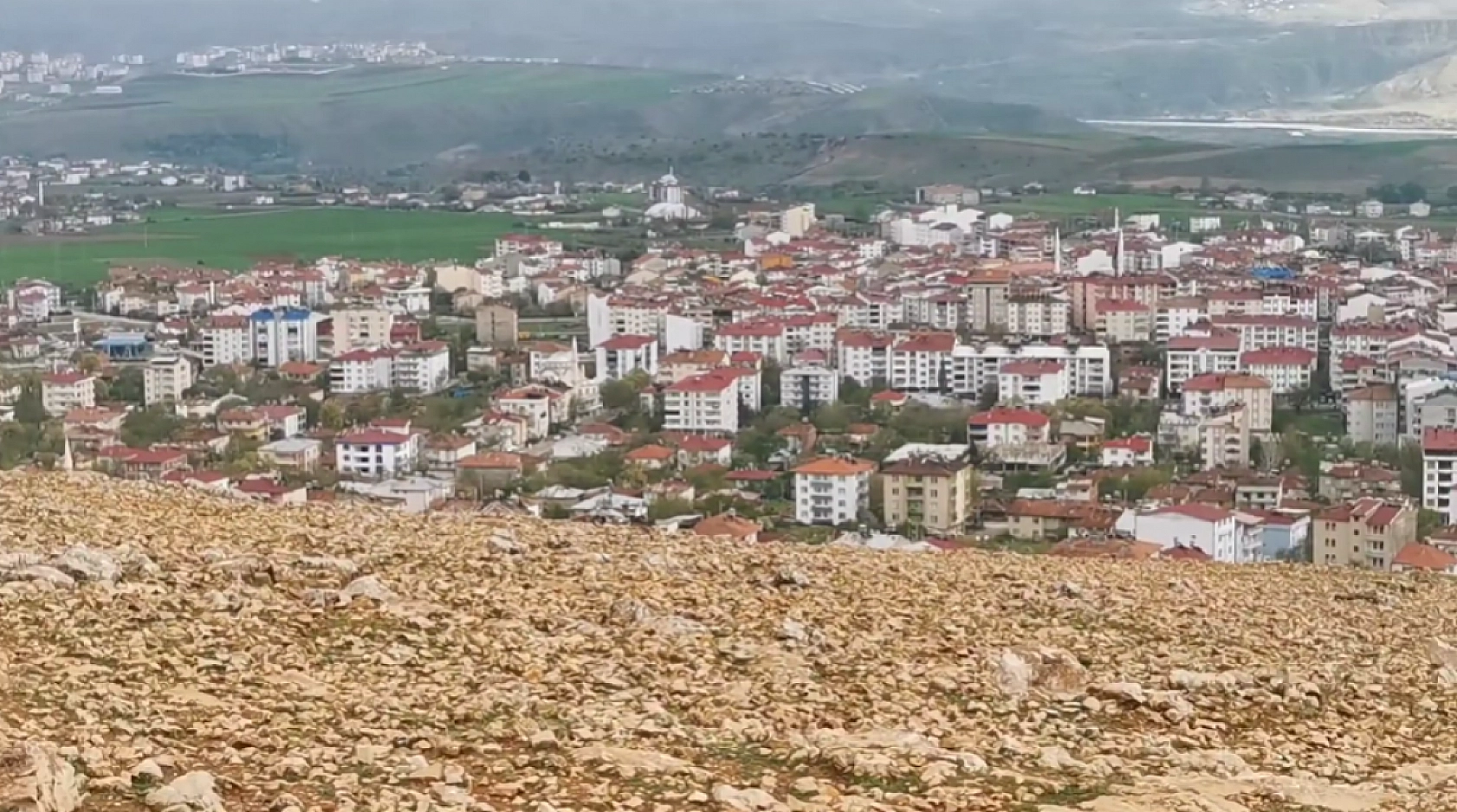 Elazığ'da 700 metrelik dağın içinden gökyüzü görünüyor! Birçok Elazığlı burayı bilmiyor