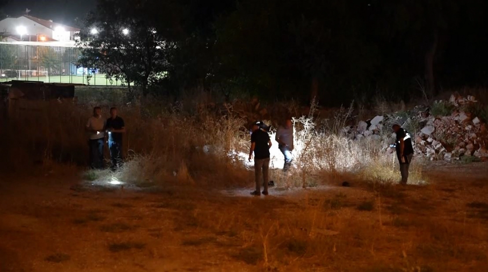 İki grup arasındaki kavga kanlı bitti