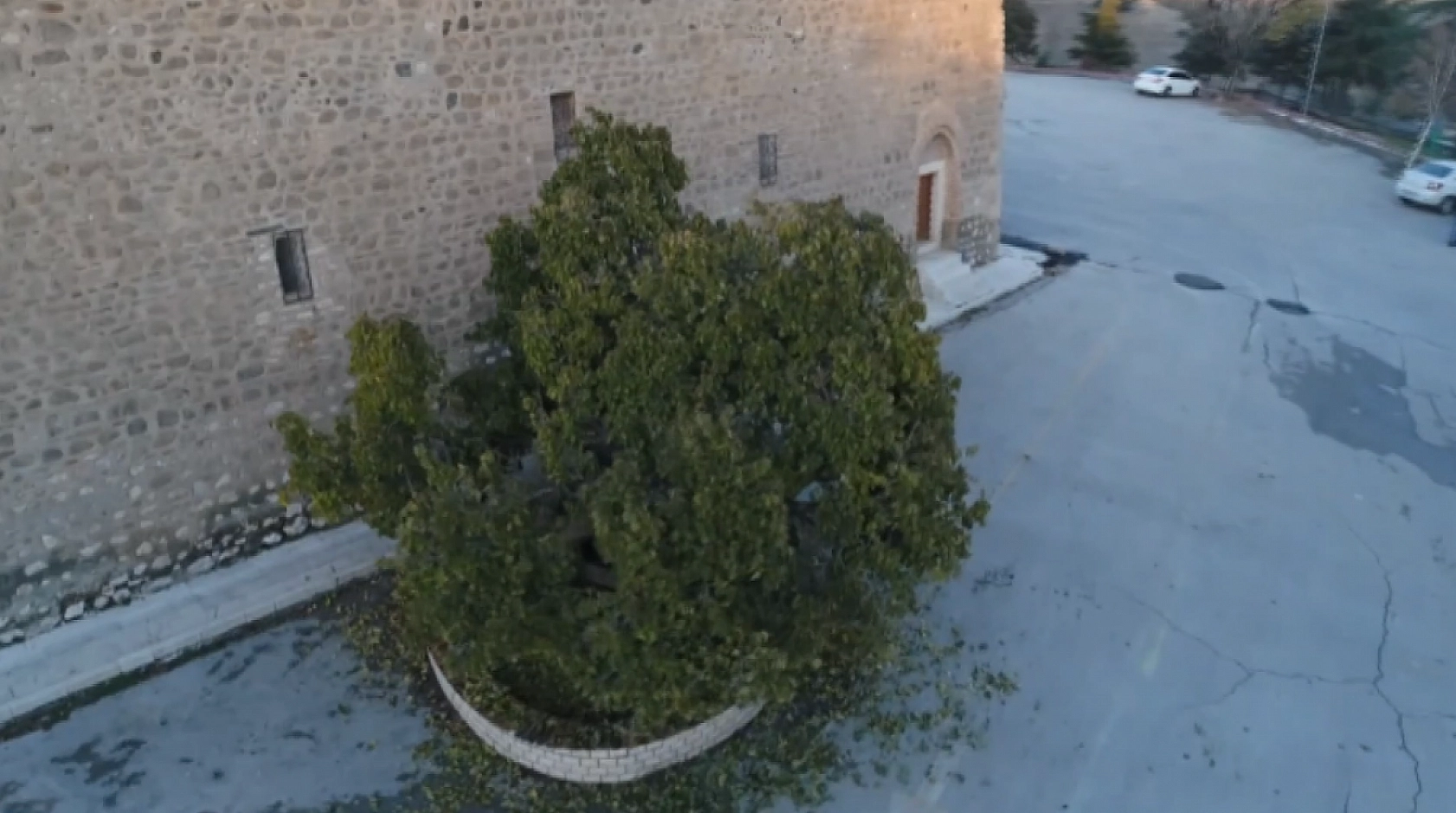 Turistler duyuca hemen telefona sarılıyor! Harput'taki efsaneyi duyduklarında şaşıp kalıyorlar
