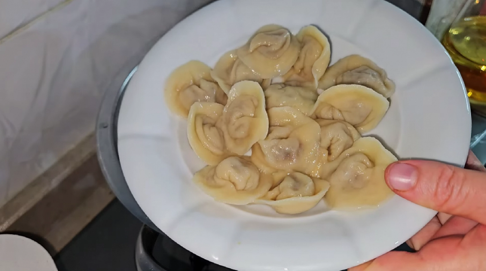 Elazığlı ev hanımları mantıyı bu yöntemle hazırlıyor! Tadı damak çatlatıyor