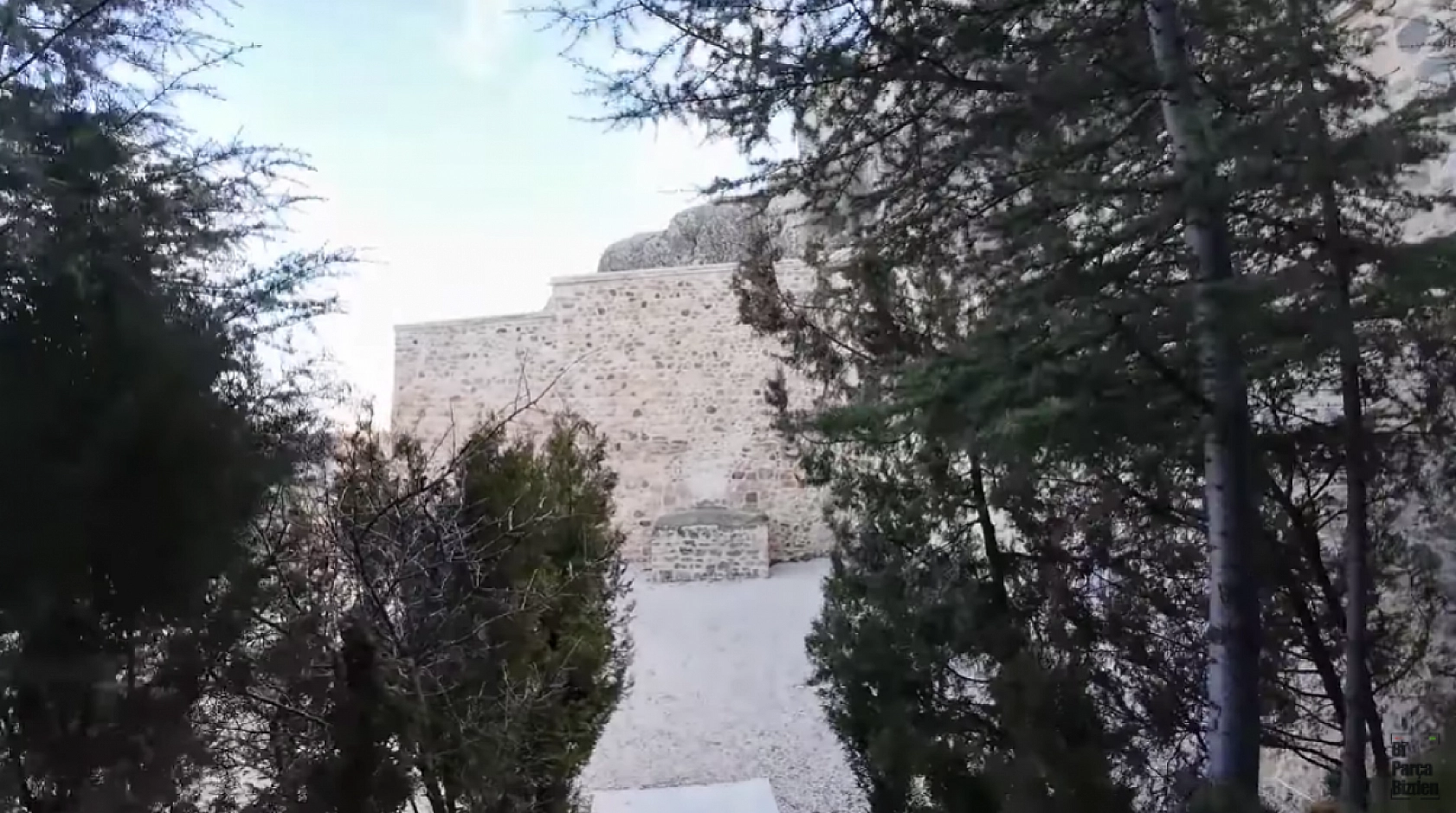 Elazığ sınırları içinde bulunuyor! Milattan sonra 179 yılında inşa edilmiş… Akın akın turist çekiyor