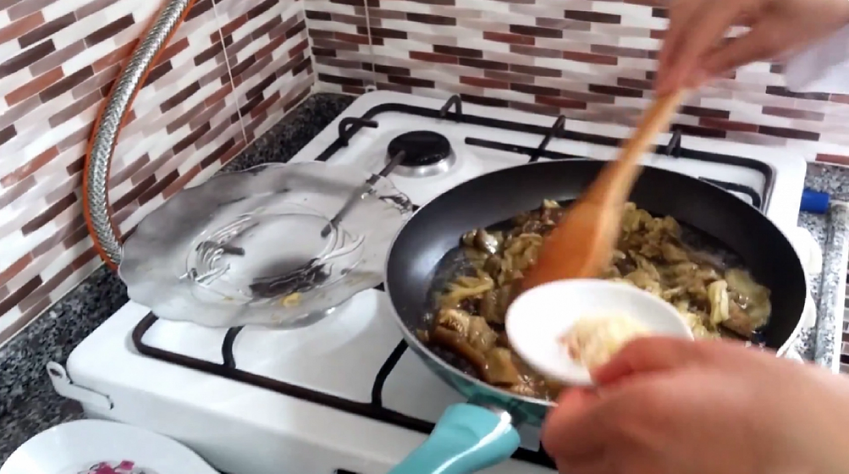 İlk lokmada bağımlılık yapıyor! Elazığlıların sofrasında eksik olmuyor, yaz ayının vazgeçilmezi