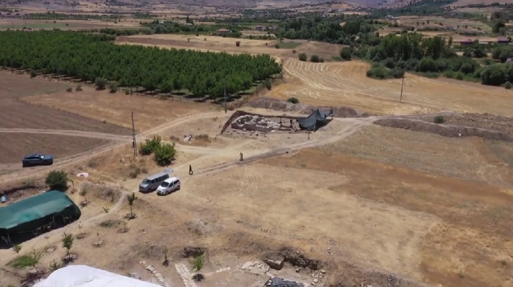 Elazığ'da fidan dikerken 1700 yıllık sır ortaya çıktı! Arkeologlar şoke oldu
