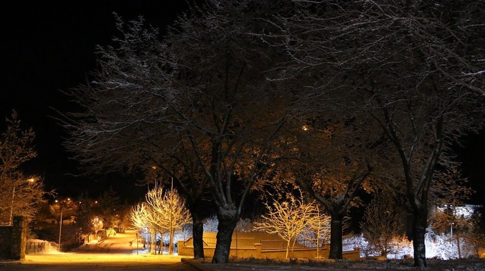 Karla kaplı Harput'ta ışıklarla görsel şölen