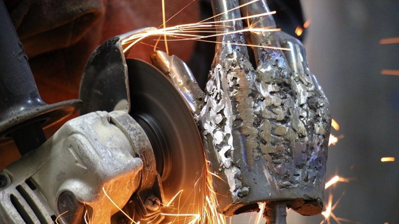 Her atık çöp değil, metali sanata çeviren 'Demir Adam'