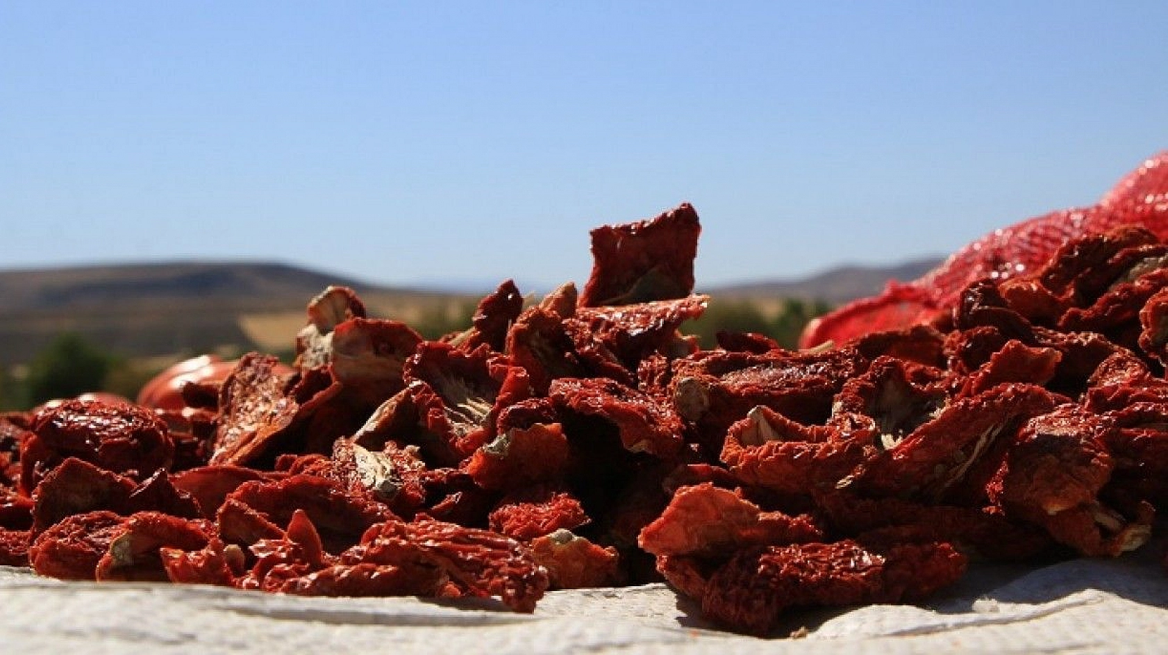 Kurutmalık domateslerle ay yıldızlı Türkiye haritası oluşturuldu