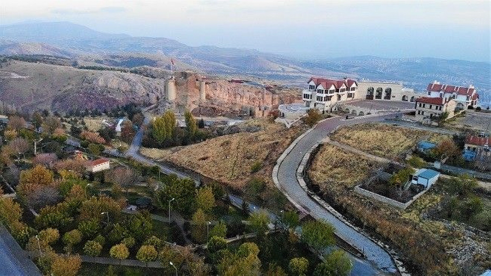 Sessizliğe Bürünen Medeniyetler Beşiği Harput'ta Sonbahar Güzelliği
