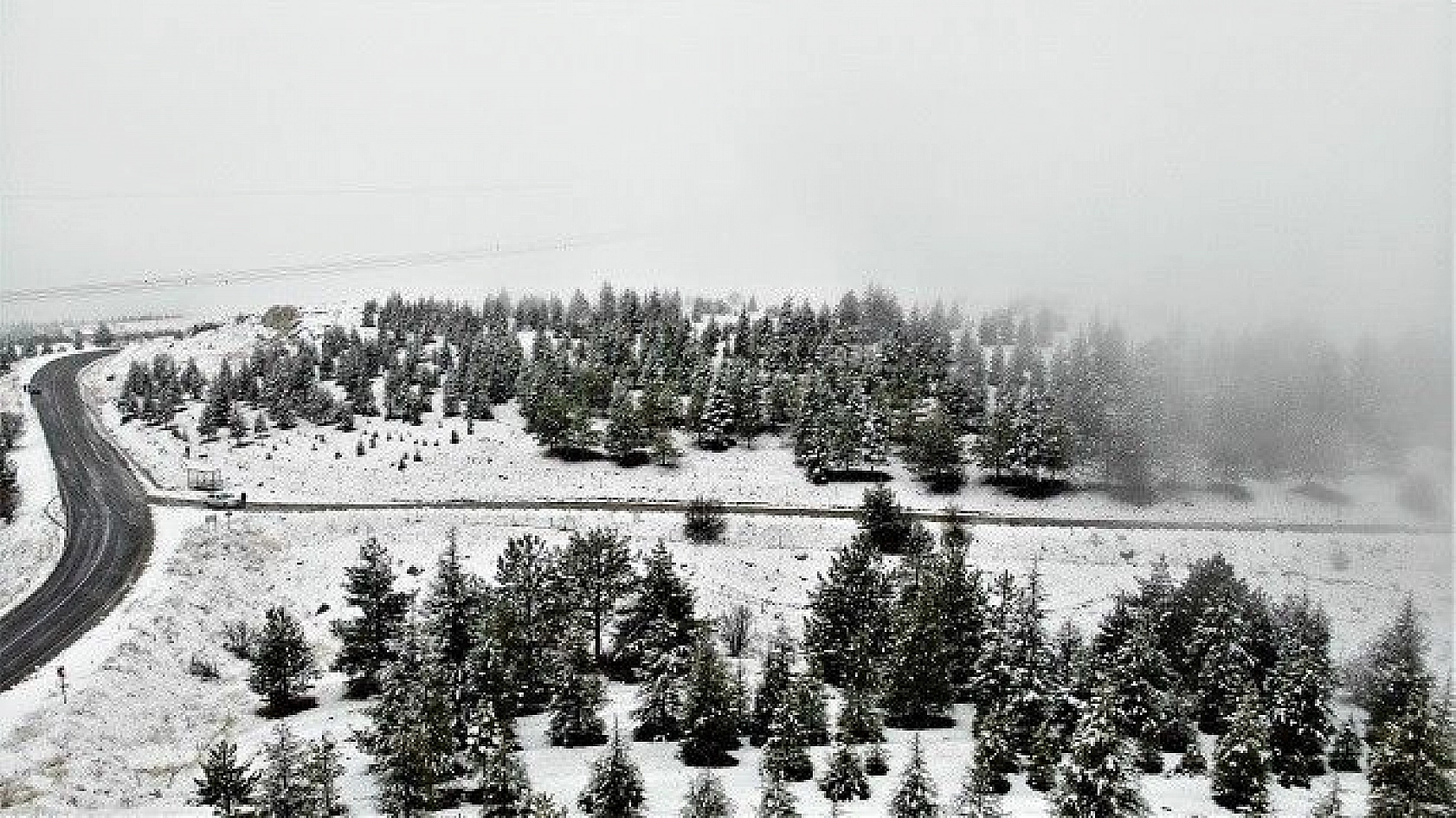 Elazığ'da kar ve sis altındaki tarihin eşsiz manzarası